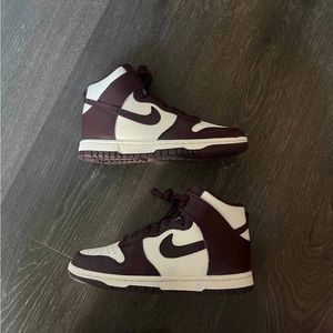 Nike Dunk Highs